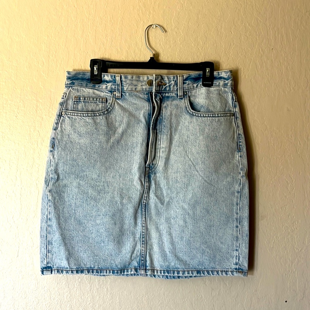 Jean skirt perfect for any occasion.